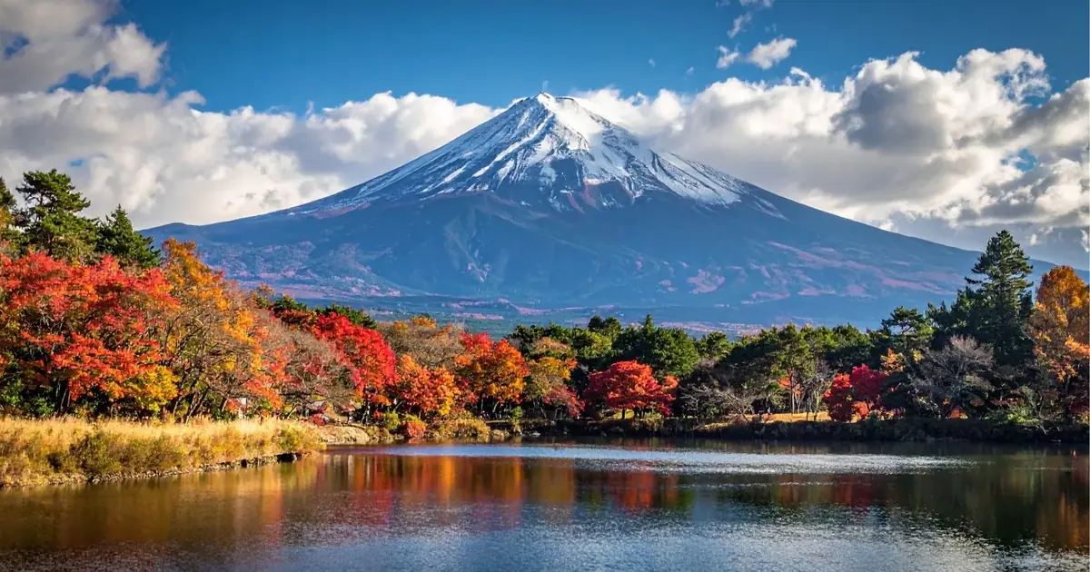 Mount Fuji in autumn across a lake, the view a private tour from Tokyo is booked for
